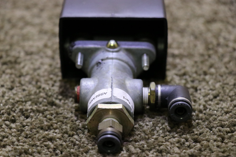 RV Chassis Parts USED SUSPENSION AIR VALVE SWITCH BENDIX 228729
