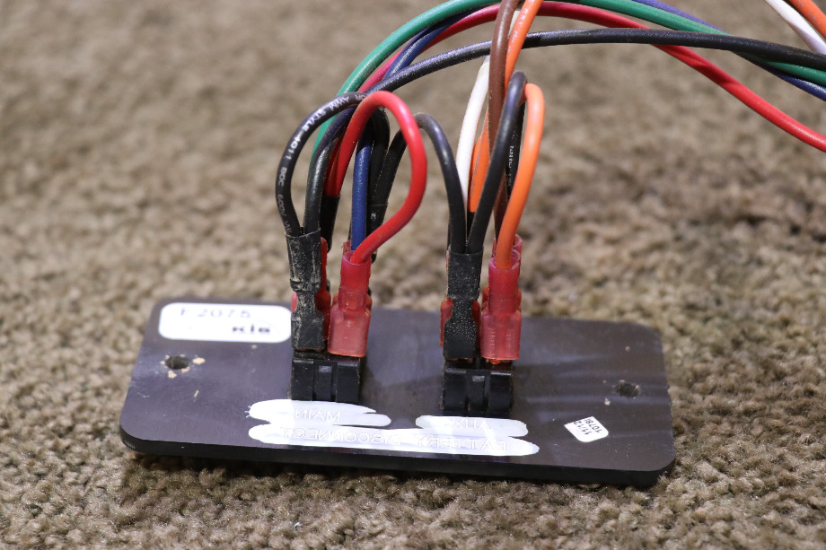 USED MOTORHOME BATTERY DISCONNECT F2075 AUX/MAIN SWITCH PANEL FOR SALE RV Components 