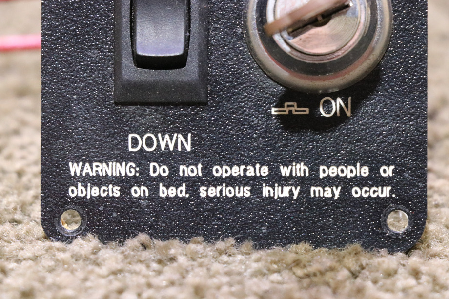 USED RV/MOTORHOME BED LIFT CONTROL KEY & SWITCH PANEL AT142-40 FOR SALE RV Components 