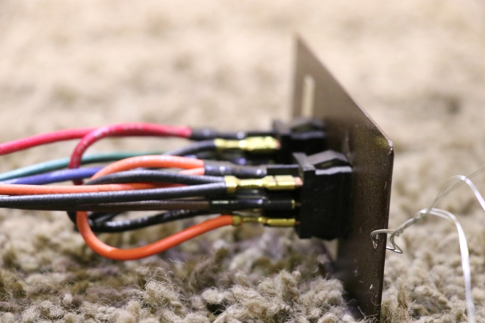 RV Components USED L9224HP RV AUX/MAIN BATTERY DISCONNECT SWITCHES