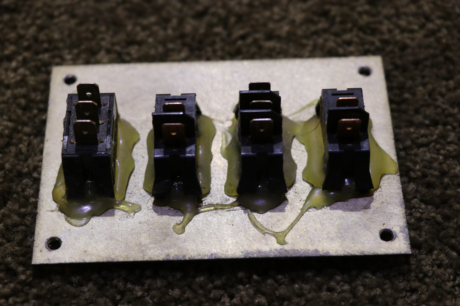 USED RV/MOTORHOME  BEAVER 4 ROCKER SWITCH PANEL FOR SALE RV Components 