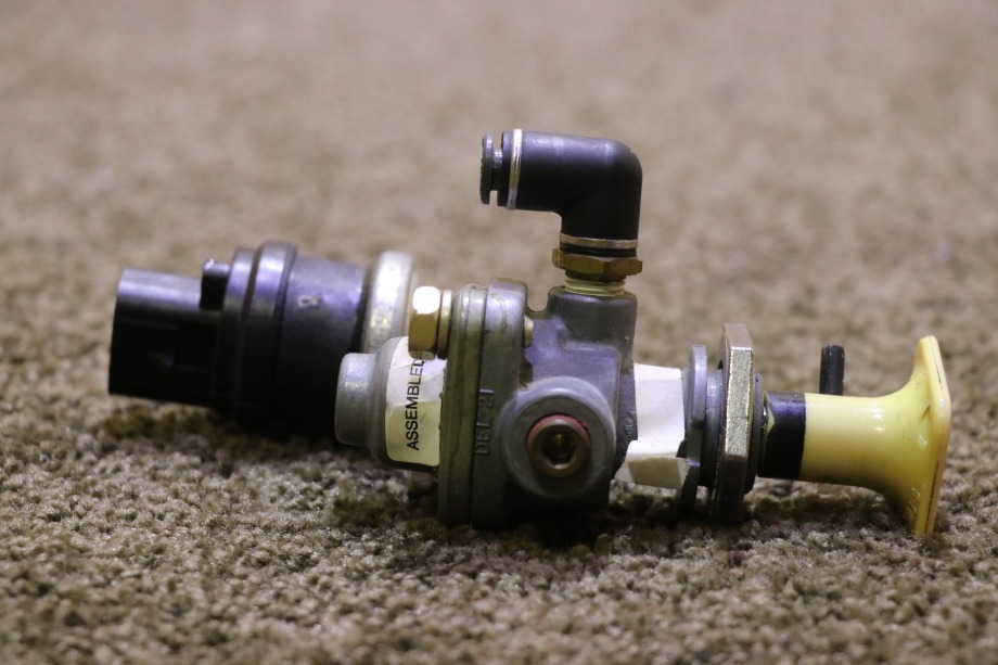 USED RV 284726 BENDIX PARKING BRAKE PUSH / PULL SWITCH FOR SALE RV Components 
