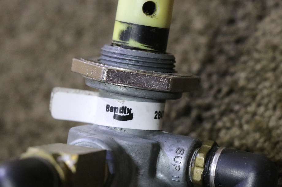 USED MOTORHOME BENDIX 284726 PARKING BRAKE DASH SWITCH FOR SALE RV Components 
