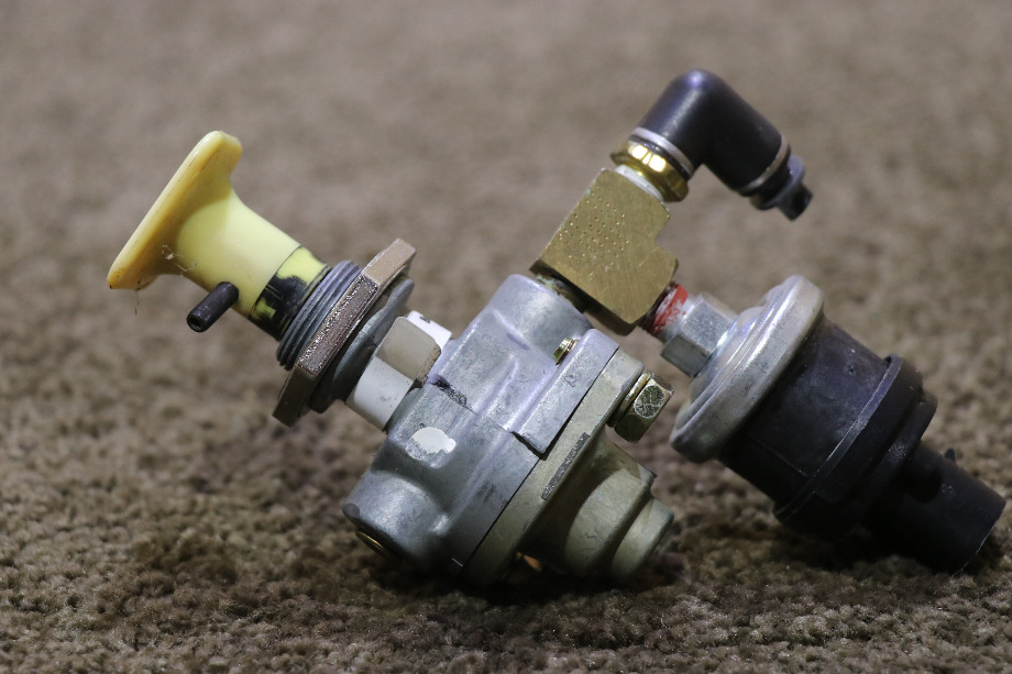 USED MOTORHOME BENDIX 284726 PARKING BRAKE DASH SWITCH FOR SALE RV Components 