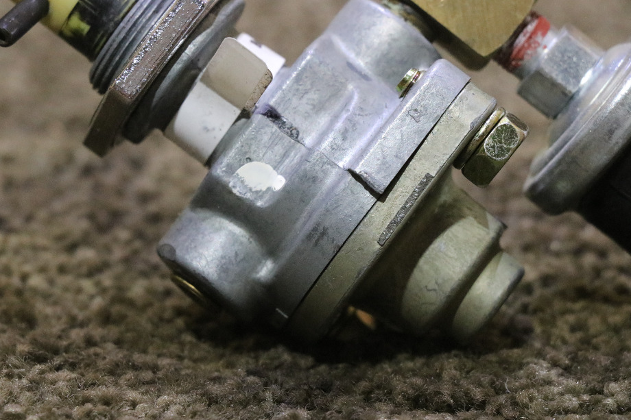 USED MOTORHOME BENDIX 284726 PARKING BRAKE DASH SWITCH FOR SALE RV Components 