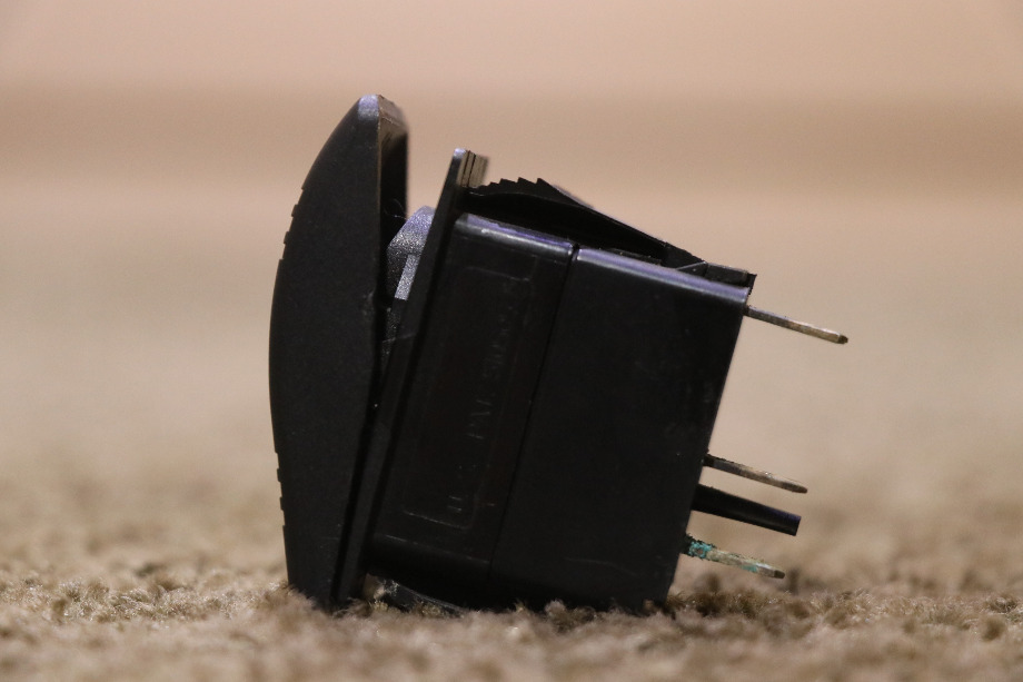 USED RV/MOTORHOME BLACK ROCKER SWITCH V2D1 FOR SALE RV Components 