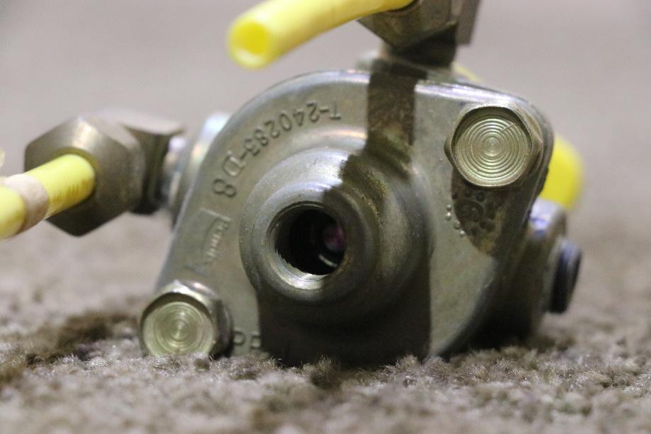 USED RV/MOTORHOME BENDIX PARKING BRAKE SWITCH 284726 FOR SALE RV Components 