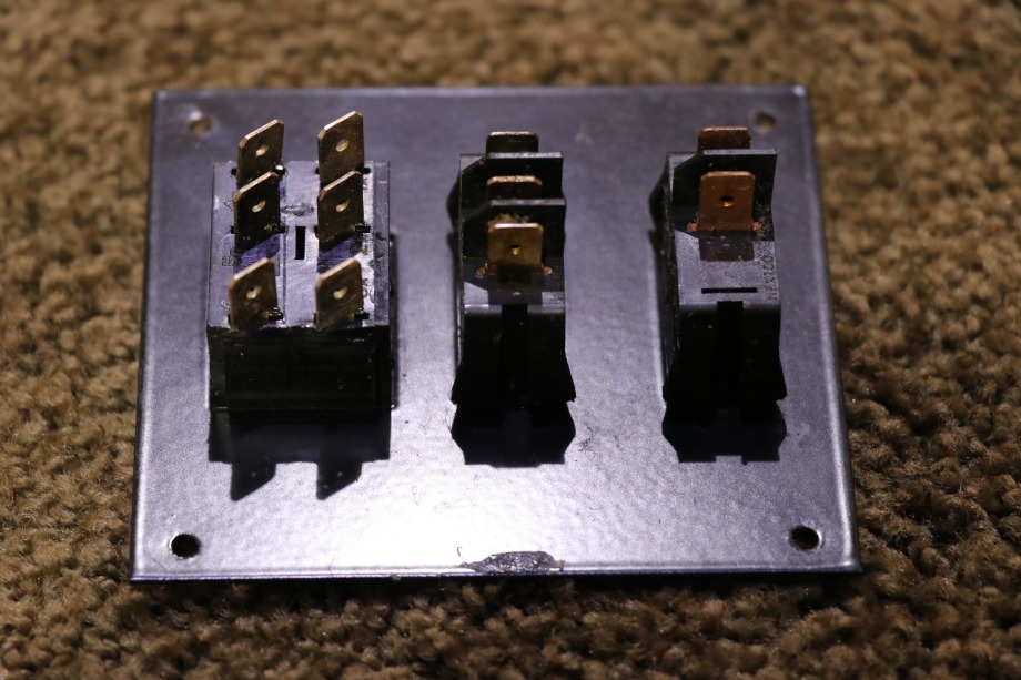 USED BEAVER MAP / CLOSE / VISOR 3 SWITCH PANEL RV/MOTORHOME PARTS FOR SALE RV Components 