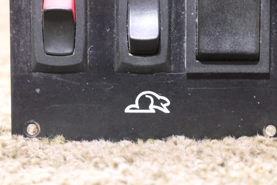 USED BEAVER MAP / CLOSE / VISOR 3 SWITCH PANEL RV/MOTORHOME PARTS FOR SALE RV Components 