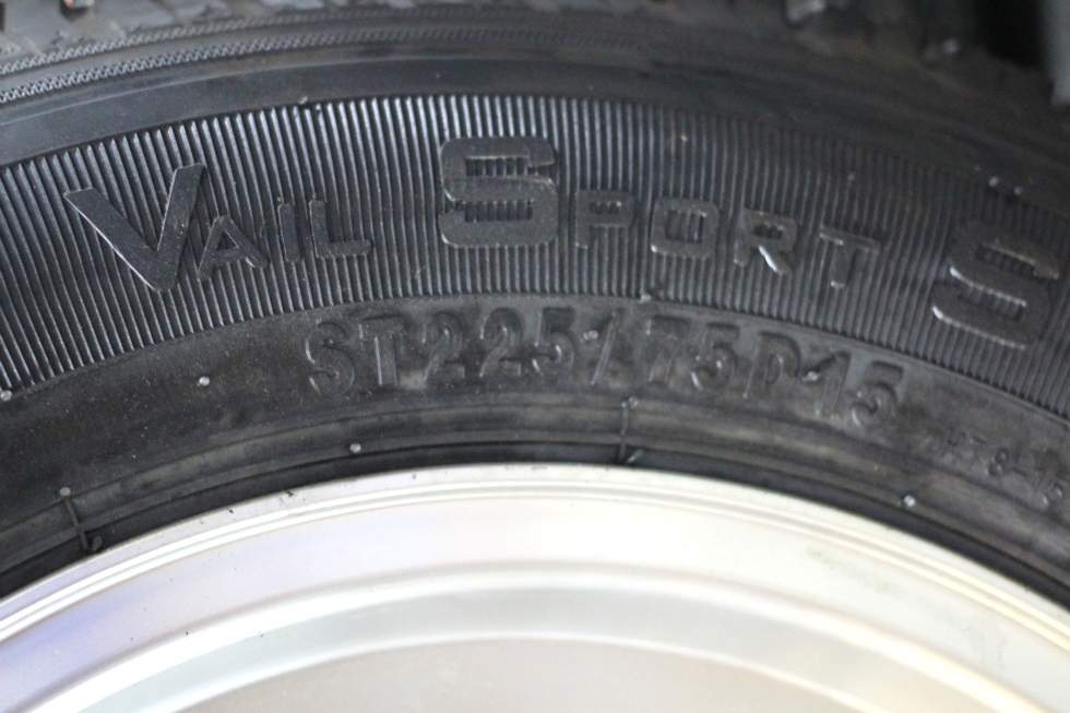 NEW/OLD STOCK RV/MOTORHOME  VAIL SPORT RIMS & TIRE PACKAGE ST225/75D15  Towing Products 