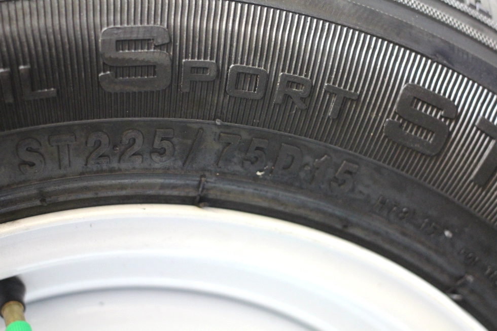 NEW/OLD STOCK RV/MOTORHOME VAIL SPORT WHITE RIMS & TIRE PACKAGE ST225/75D15  Towing Products 